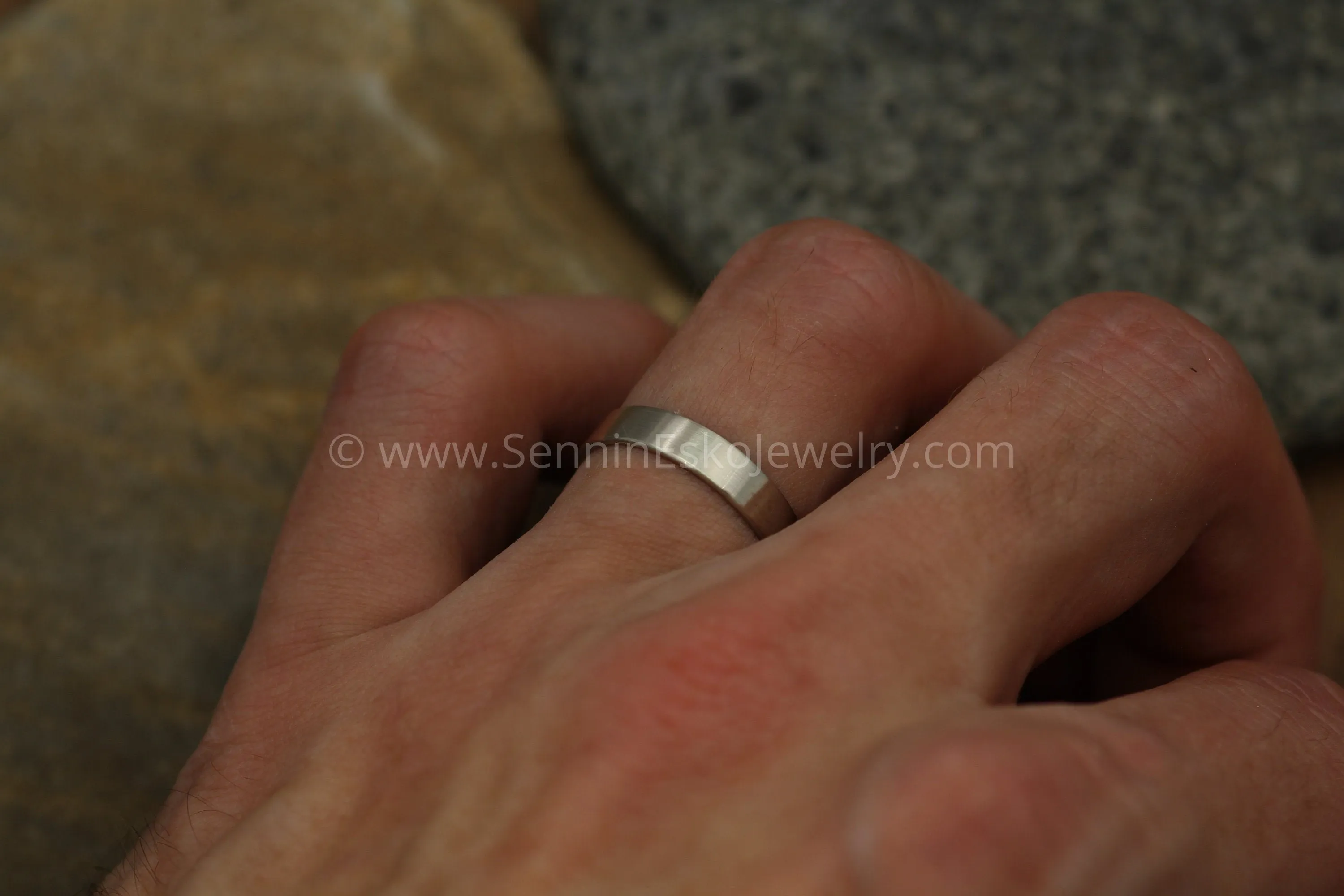 18kt White Gold 4x1mm Flat Band - Matte Finish