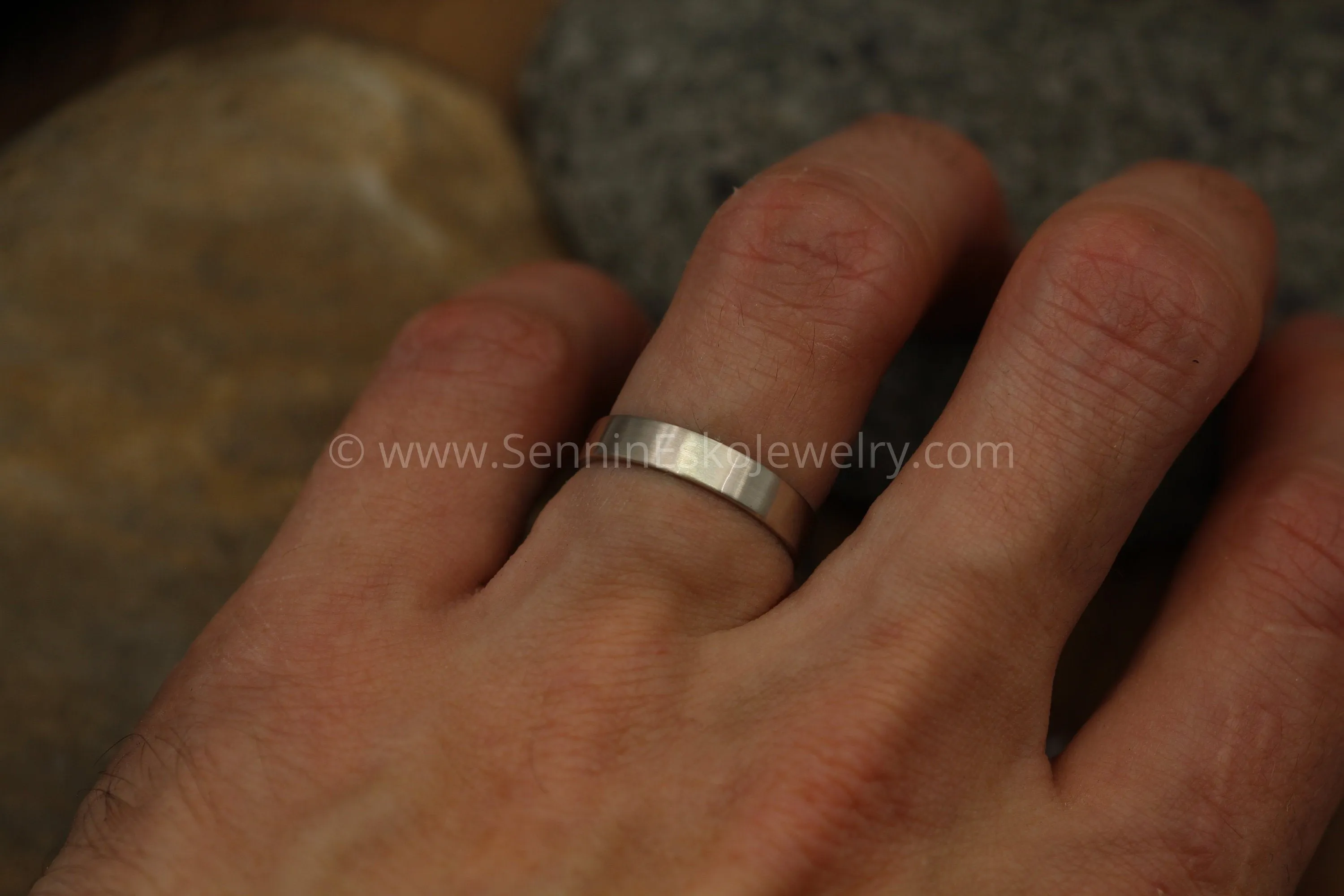 18kt White Gold 4x1mm Flat Band - Matte Finish