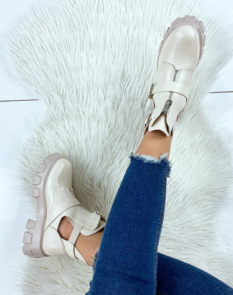 Bottines beiges ouvertes à double lanières et zip