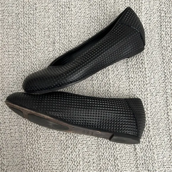 EILEEN FISHER  Black Waffle Leather Low  Wedges