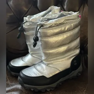 Lands’ End Girls Size 2 Silver Boots