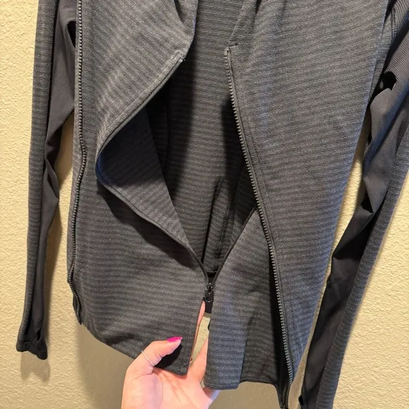 Lululemon Bhakti Yoga Jacket size 4 Luon Dark Grey Black