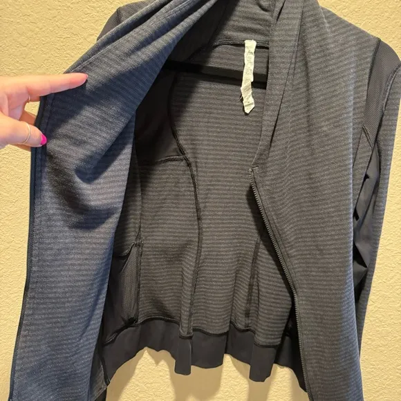 Lululemon Bhakti Yoga Jacket size 4 Luon Dark Grey Black