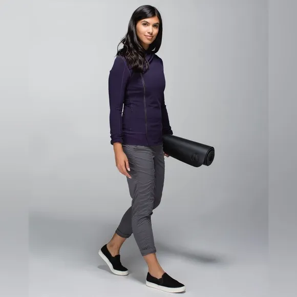 Lululemon Bhakti Yoga Zip Up Jacket in Black Grape Purple Violet size 8
