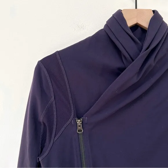 Lululemon Bhakti Yoga Zip Up Jacket in Black Grape Purple Violet size 8