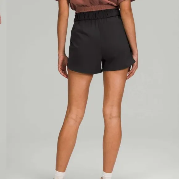Lululemon Stretch Luxtreme High-Rise Short 3.5&quot; BlackSize 10