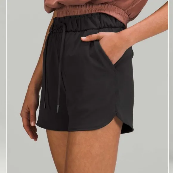 Lululemon Stretch Luxtreme High-Rise Short 3.5&quot; BlackSize 10