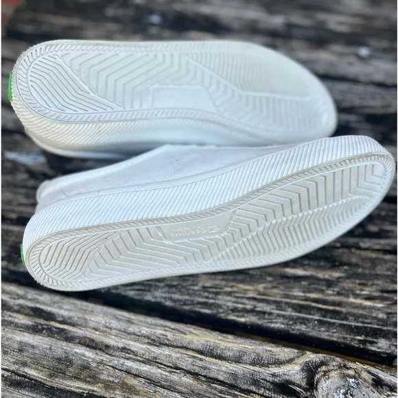 NWOB Cariuma OCA Low Off- White Canvas Unisex Men-10.5 Women-12 Sneaker Shoe