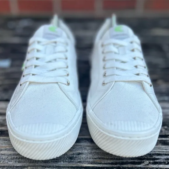 NWOB Cariuma OCA Low Off- White Canvas Unisex Men-10.5 Women-12 Sneaker Shoe