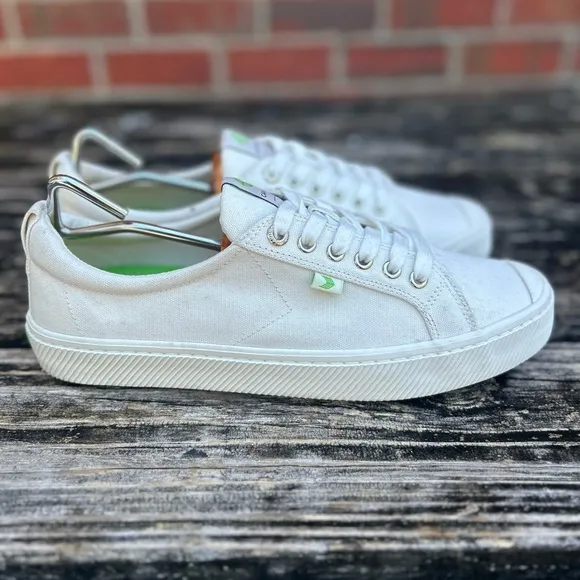 NWOB Cariuma OCA Low Off- White Canvas Unisex Men-10.5 Women-12 Sneaker Shoe