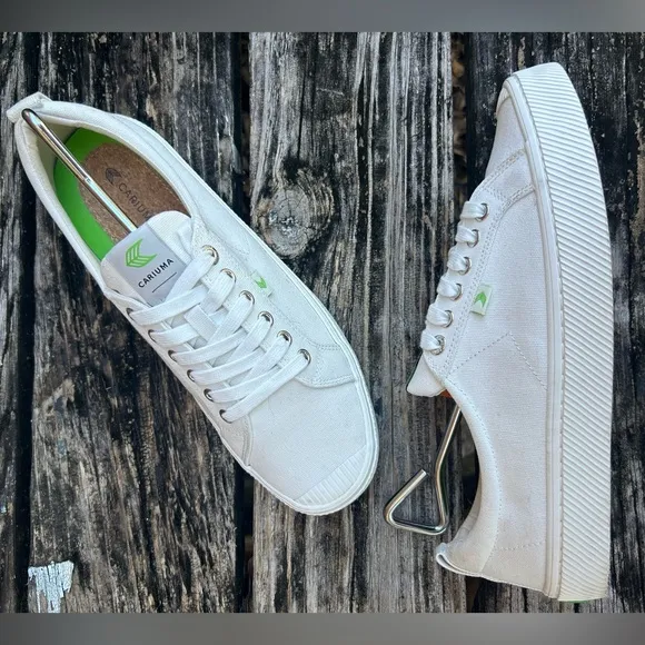 NWOB Cariuma OCA Low Off- White Canvas Unisex Men-10.5 Women-12 Sneaker Shoe