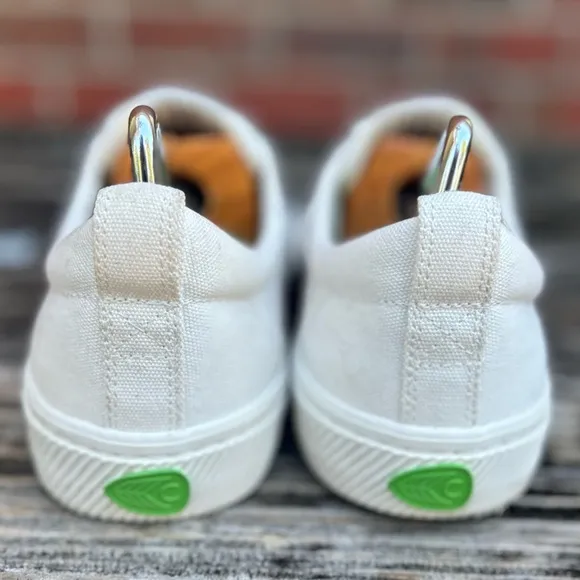 NWOB Cariuma OCA Low Off- White Canvas Unisex Men-10.5 Women-12 Sneaker Shoe