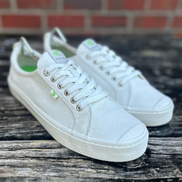 NWOB Cariuma OCA Low Off- White Canvas Unisex Men-10.5 Women-12 Sneaker Shoe