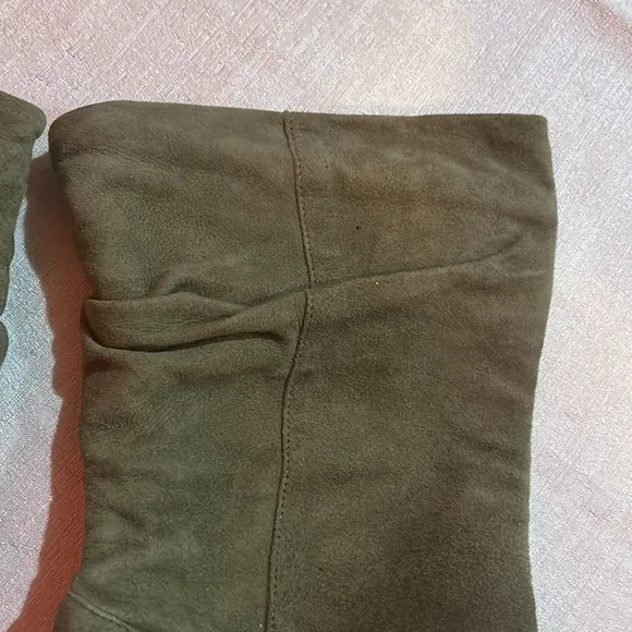 Schutz ‘Ashlee’ Women’s Suede Aspen Green Heeled Boots Pointy Toe Size 8.5